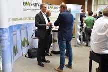 Stand EMERGY auf dem Tag der Zukunftsenergien mit Personen