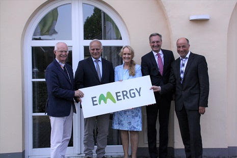 EMERGY Gespräch mit MdB Röring BM Öhmann, MdB Röring, BM Schulze Hessing, Hilkenbach, Nießing mit EMERGY Schild